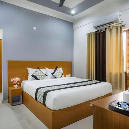 The Castle Blue Hotel Greater Noida Exterior photo