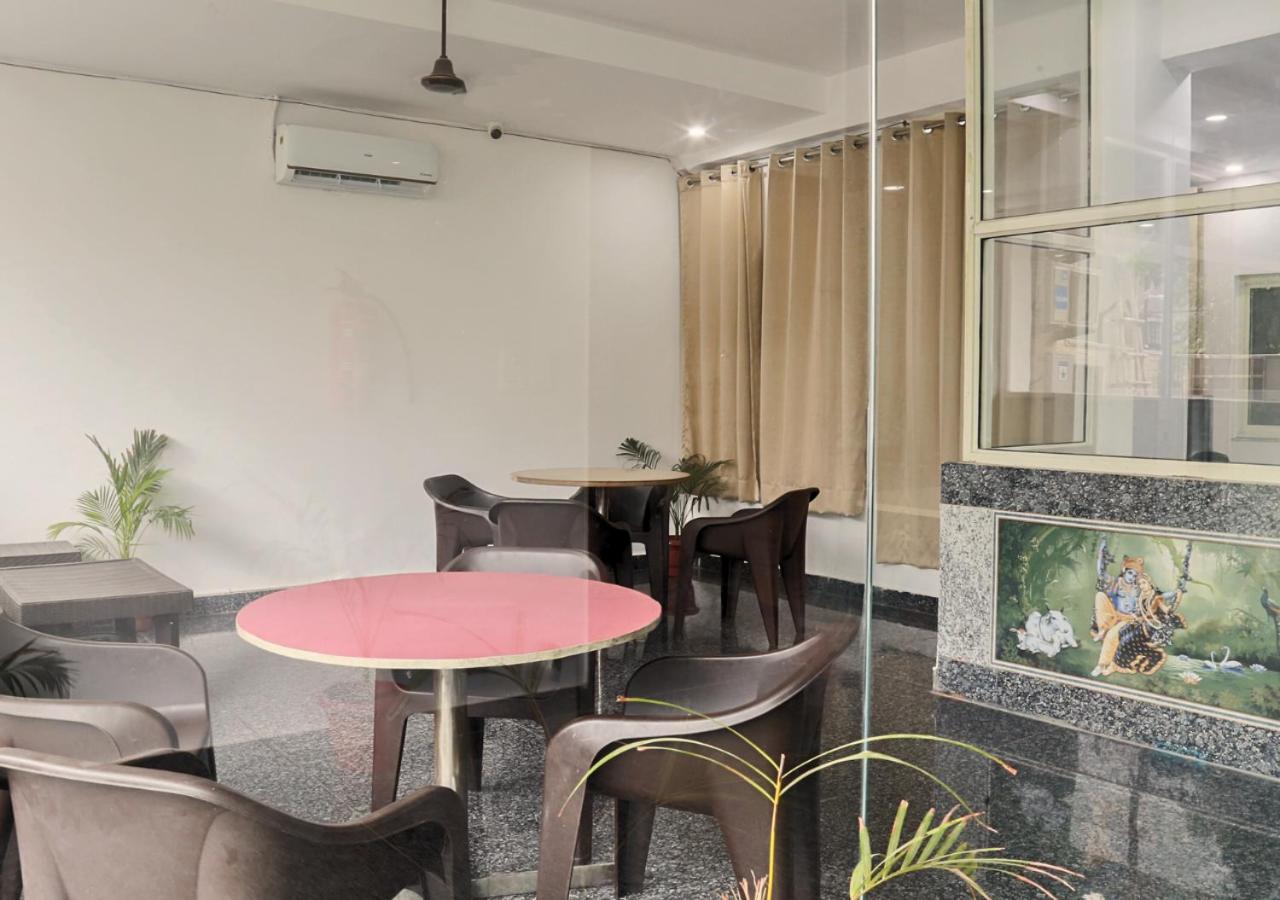 The Castle Blue Hotel Greater Noida Exterior photo