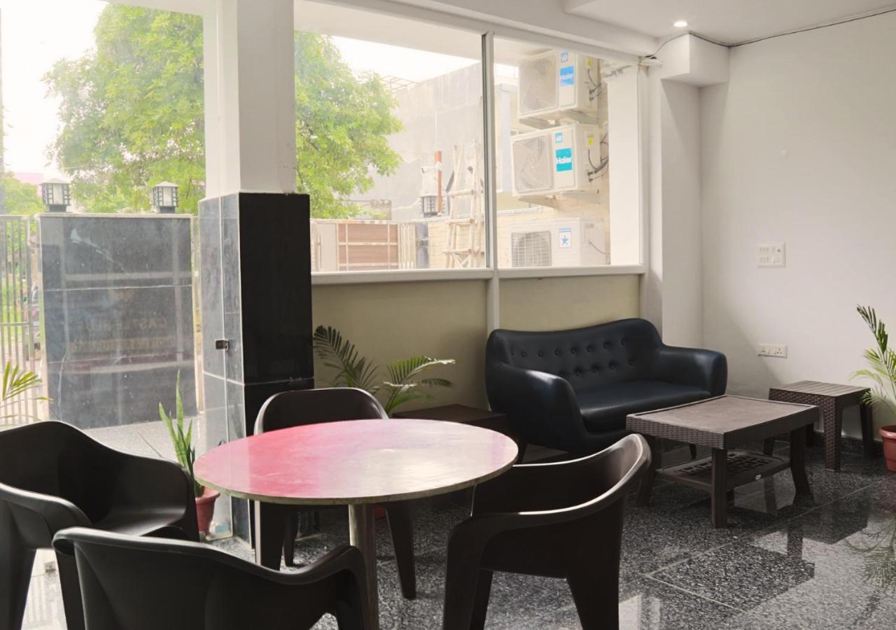 The Castle Blue Hotel Greater Noida Exterior photo